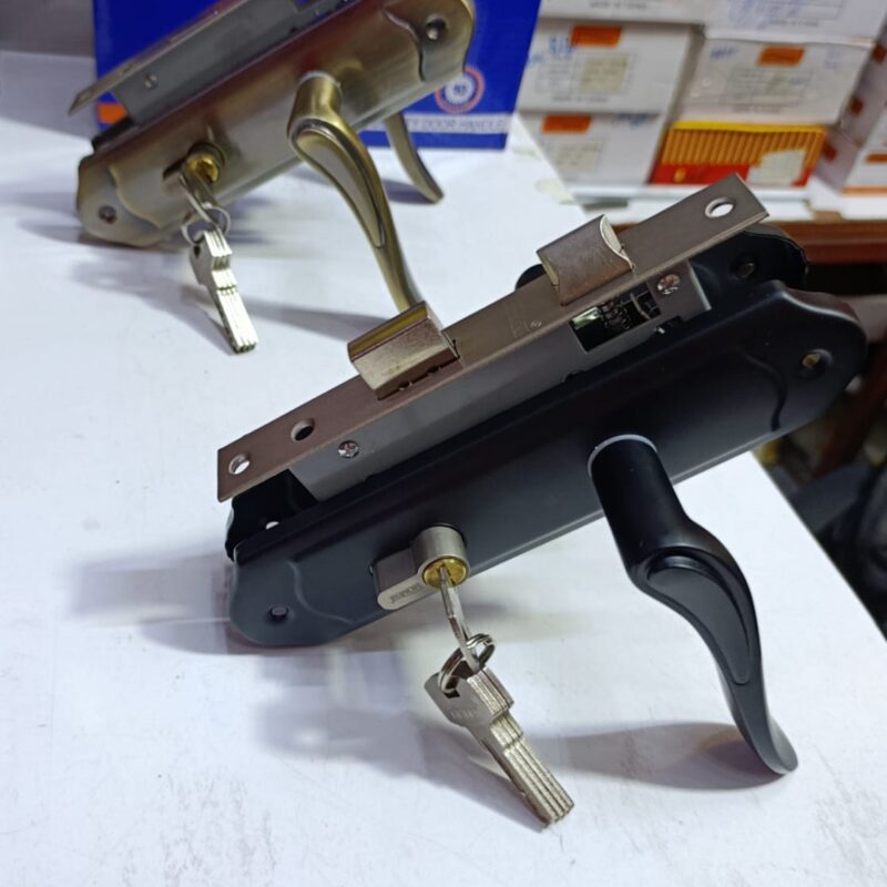 Moment Flush Door Lock 5868