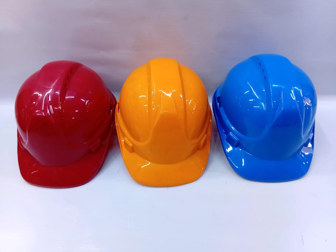 Heavy duty safety helmet with ventilation